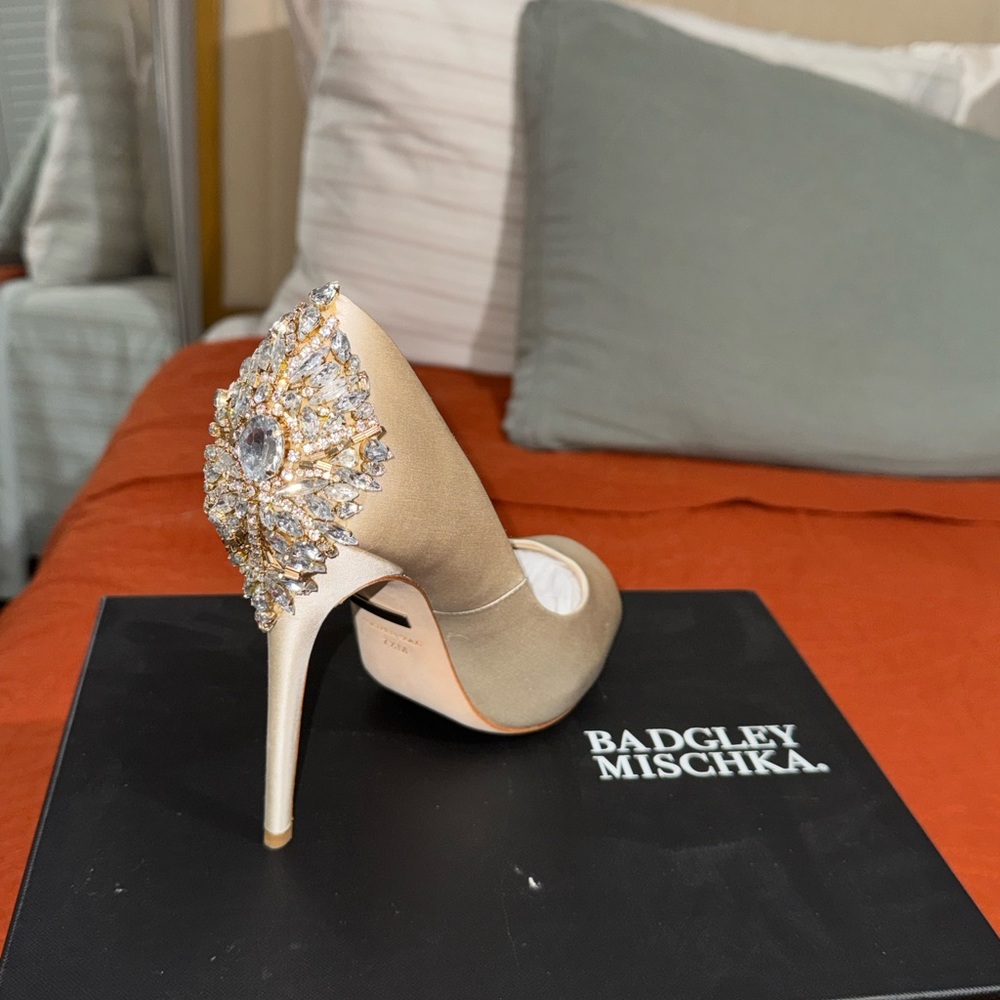 Badgley Mischka Ivory Heels